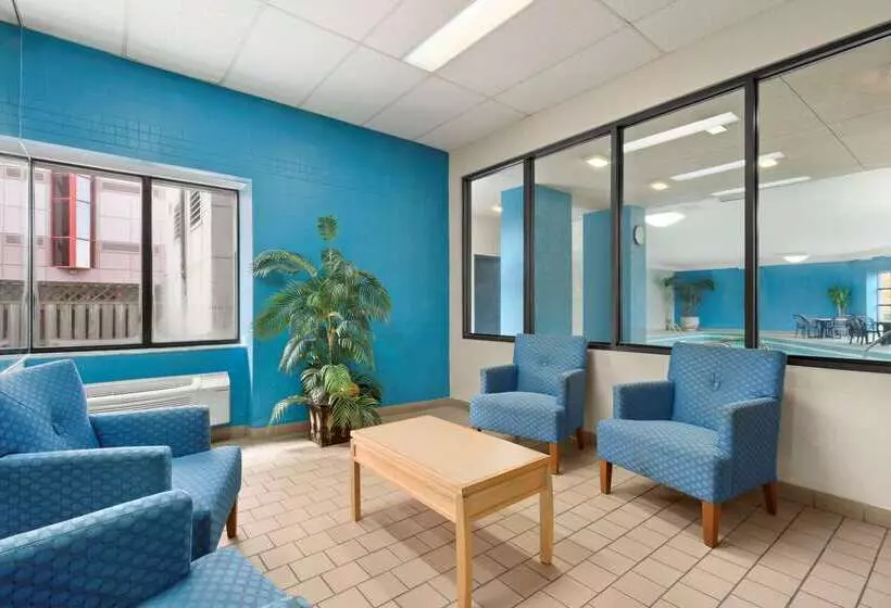 Hotel Days Inn By Wyndham Niagara Falls Near The Falls