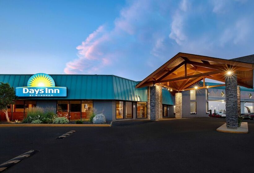 هتل Days Inn & Conference Centre By Wyndham Prince Albert