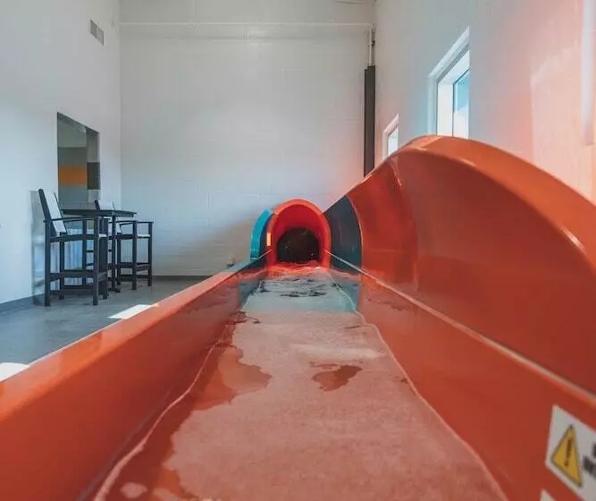 בית מלון כפרי Days Inn & Conference Centre By Wyndham Prince Albert