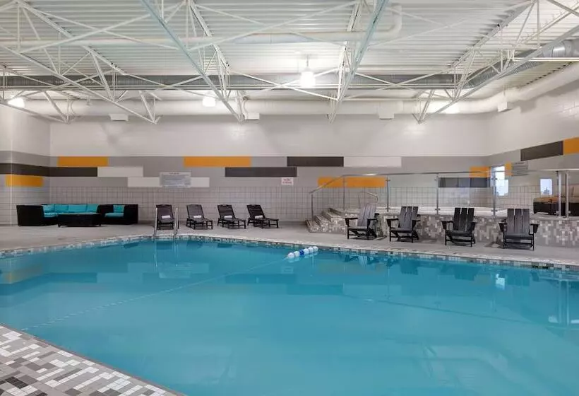 בית מלון כפרי Days Inn & Conference Centre By Wyndham Prince Albert