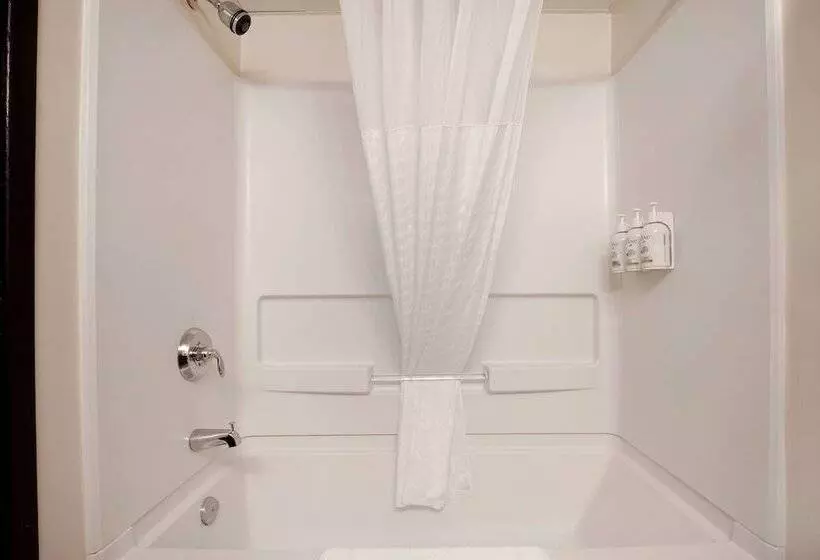 בית מלון כפרי Days Inn & Conference Centre By Wyndham Prince Albert