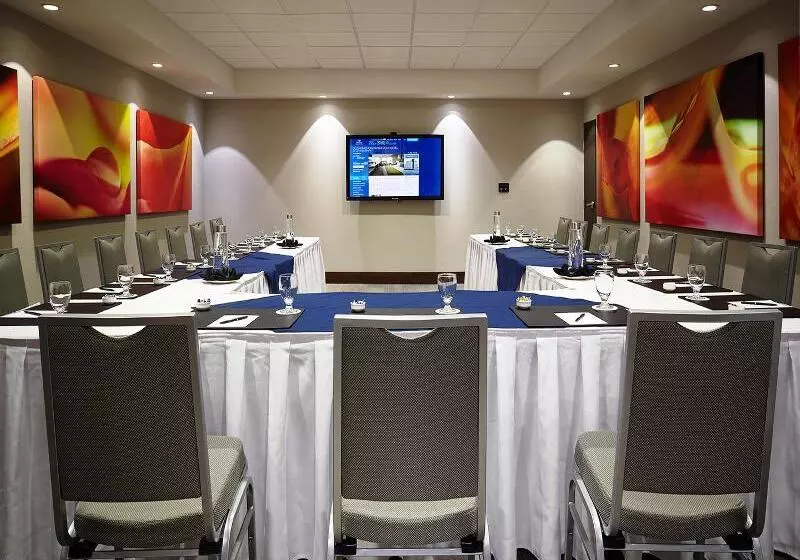 Delta Hotels By Marriott Kingston Waterfront