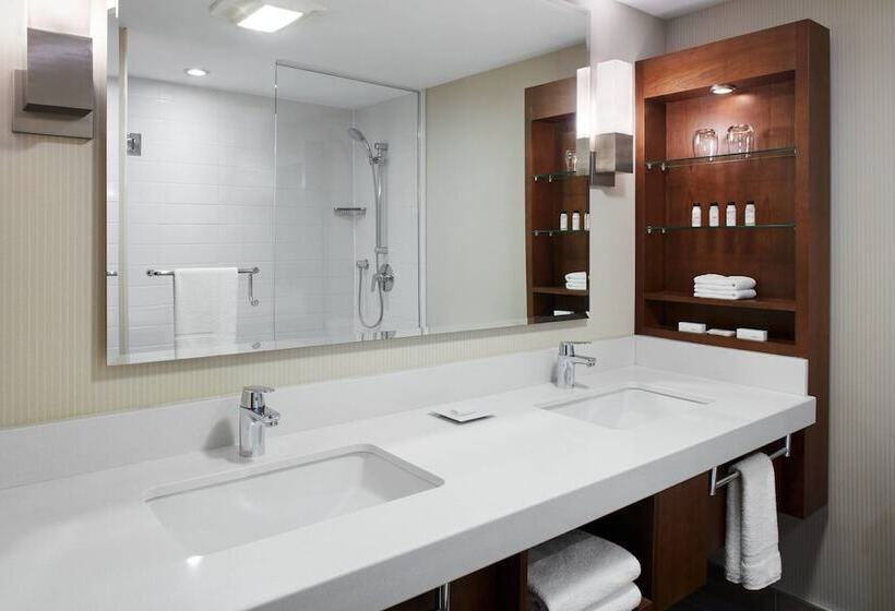 Delta Hotels By Marriott Kingston Waterfront