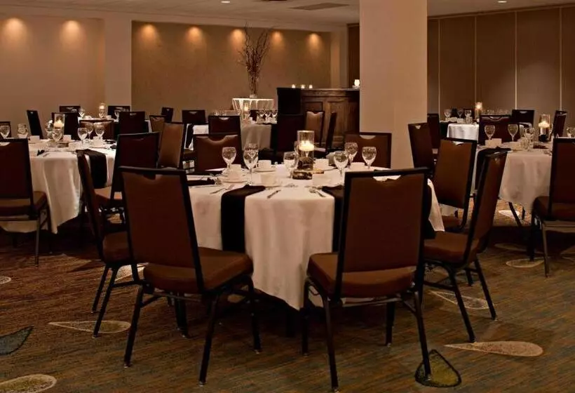 Delta Hotels By Marriott Winnipeg