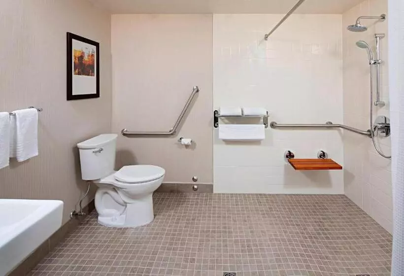 Delta Hotels By Marriott Winnipeg