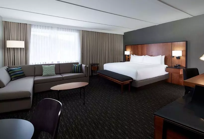 Hotel DoubleTree by Hilton Montreal Airport