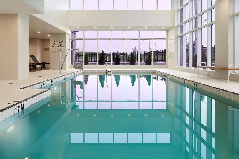 فندق DoubleTree by Hilton Montreal Airport