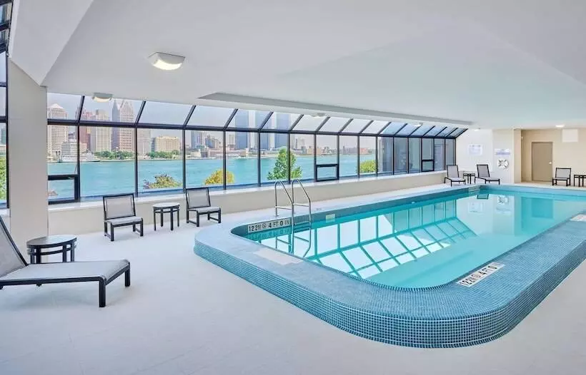 Doubletree By Hilton Windsor Hotel & Suites