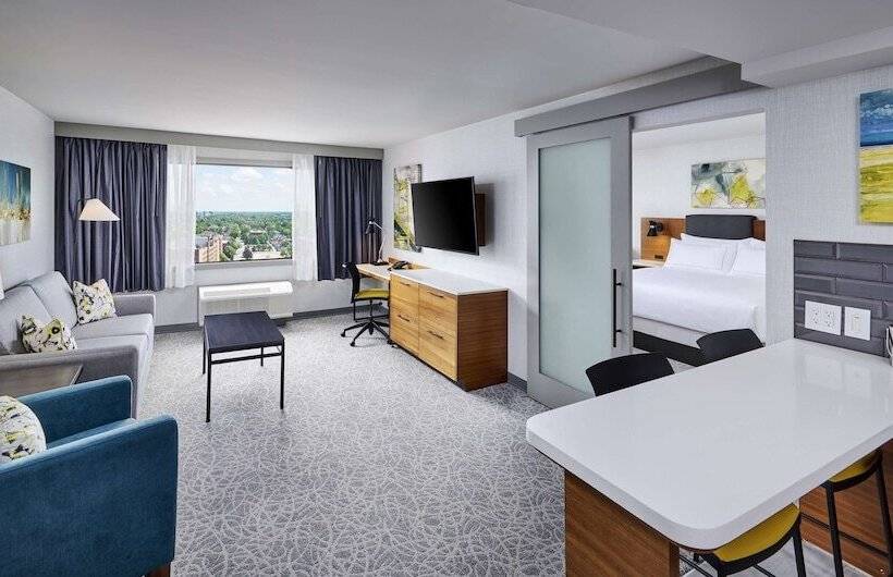 Doubletree By Hilton Windsor Hotel & Suites