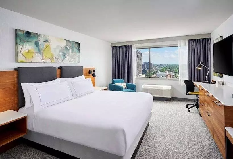 Doubletree By Hilton Windsor Hotel & Suites