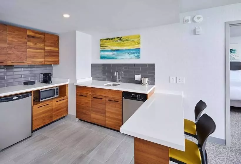 Doubletree By Hilton Windsor Hotel & Suites