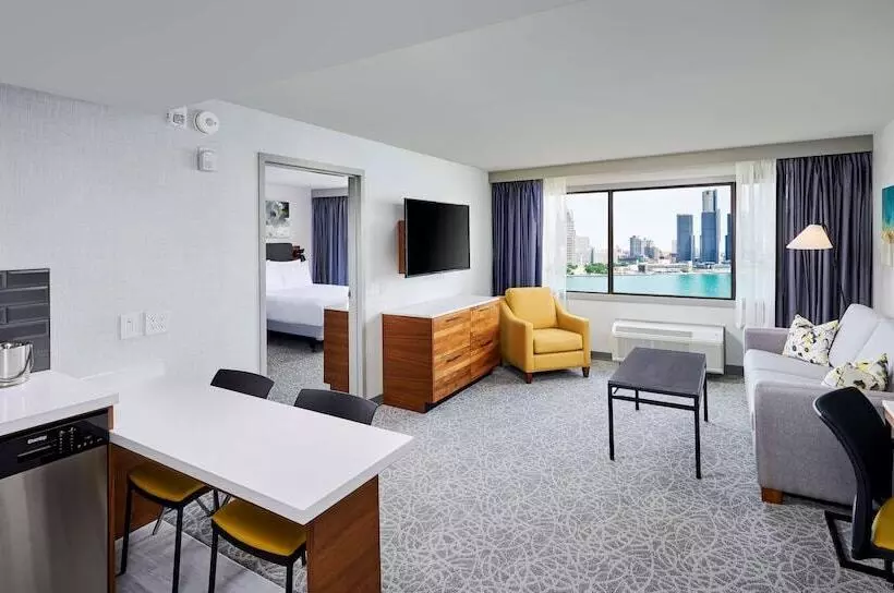 Doubletree By Hilton Windsor Hotel & Suites