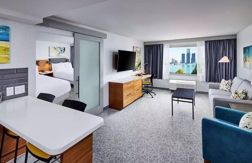 Doubletree By Hilton Windsor Hotel & Suites