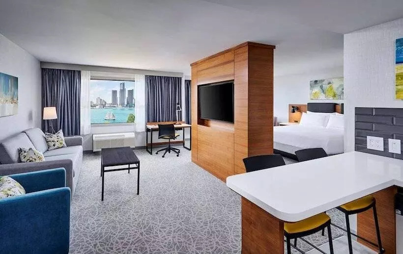 Doubletree By Hilton Windsor Hotel & Suites