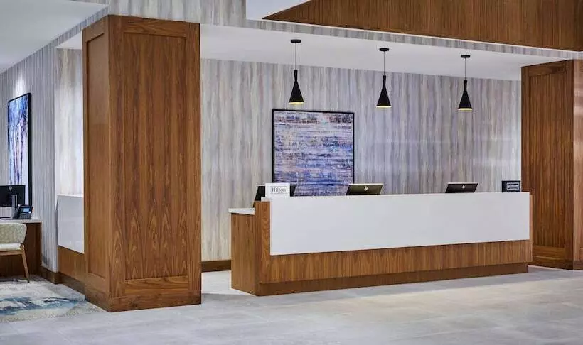 Doubletree By Hilton Windsor Hotel & Suites