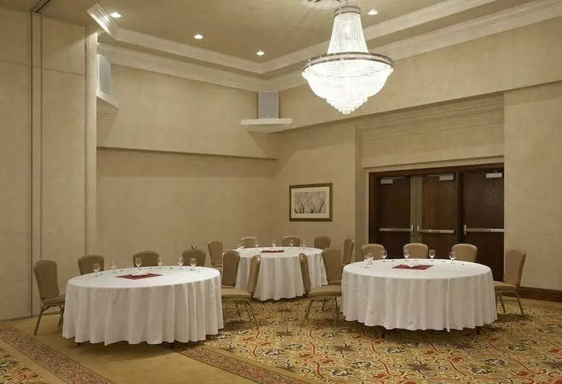 Hamilton Plaza Hotel & Conference Center