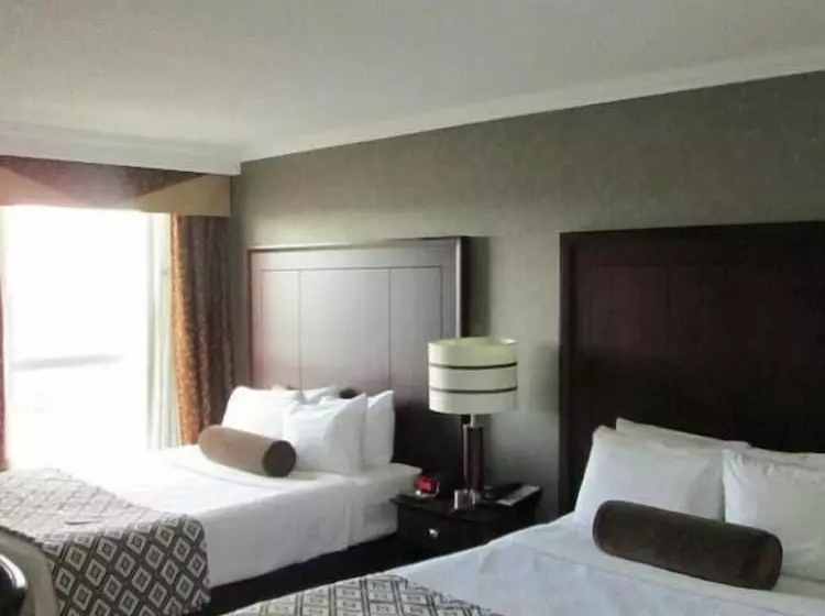 Hamilton Plaza Hotel & Conference Center