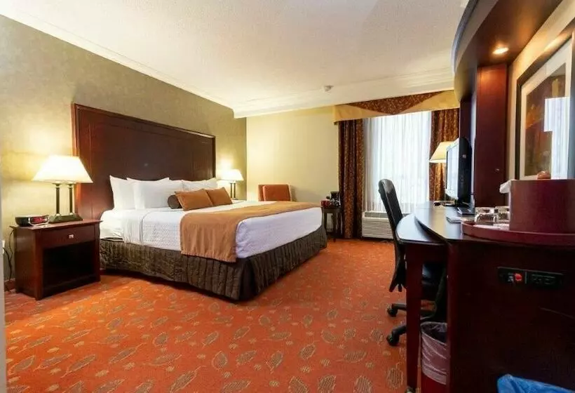 Hamilton Plaza Hotel & Conference Center