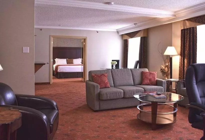 Hamilton Plaza Hotel & Conference Center