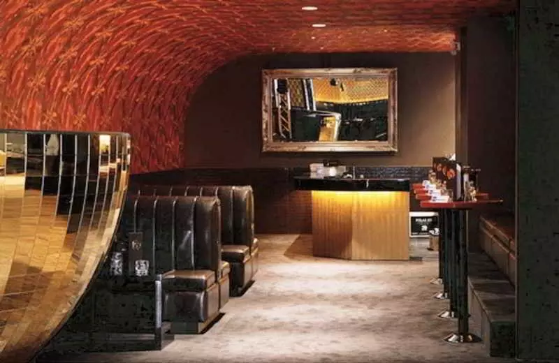 Отель Howard Johnson By Wyndham Vancouver Downtown