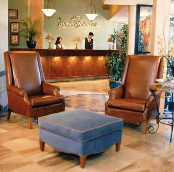 Отель Howard Johnson By Wyndham Vancouver Downtown