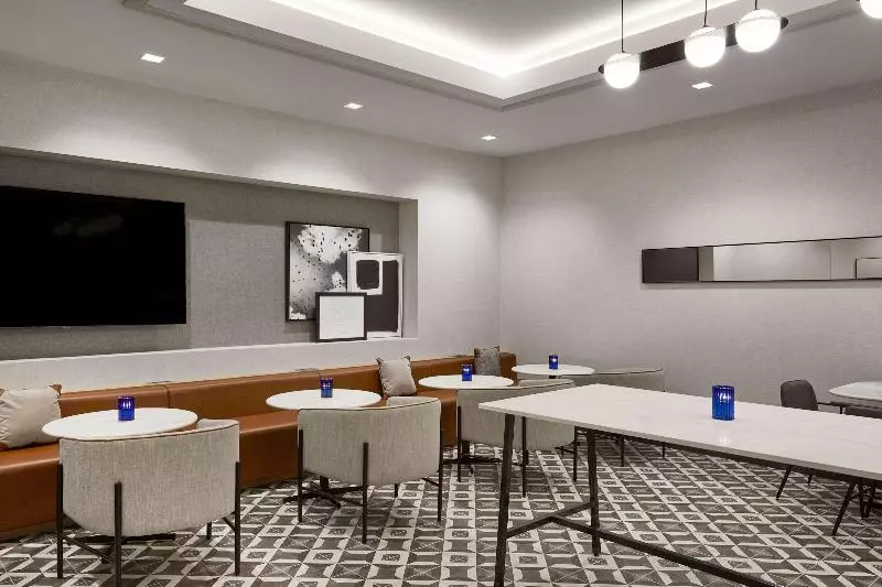 Отель Hyatt Place Montreal Downtown