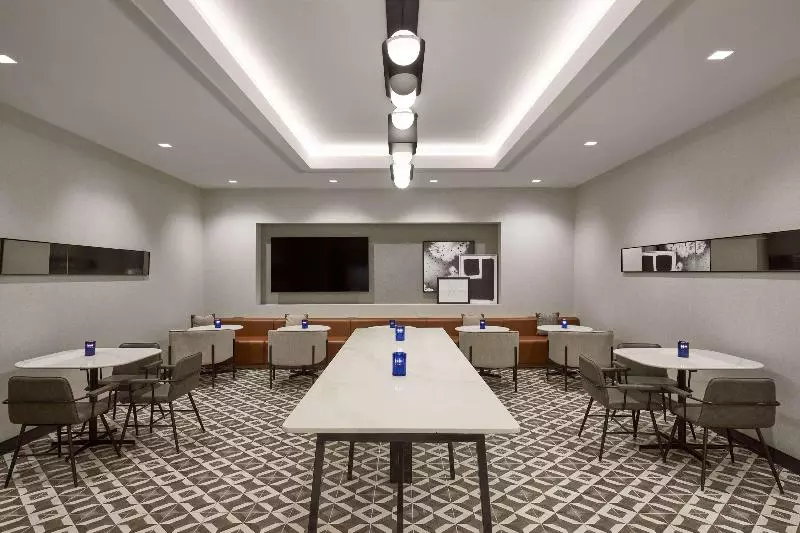 Отель Hyatt Place Montreal Downtown