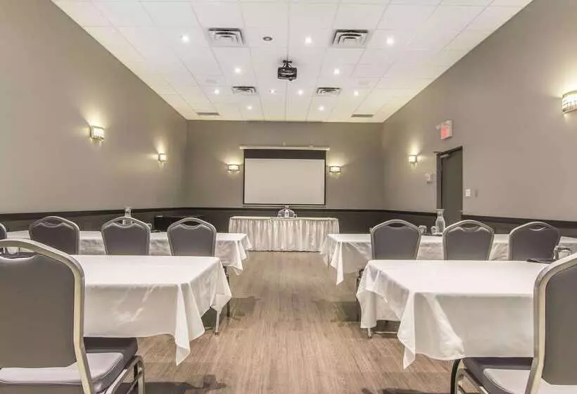 Quattro Hotel & Conf. Centre, Ascend Hotel Collection