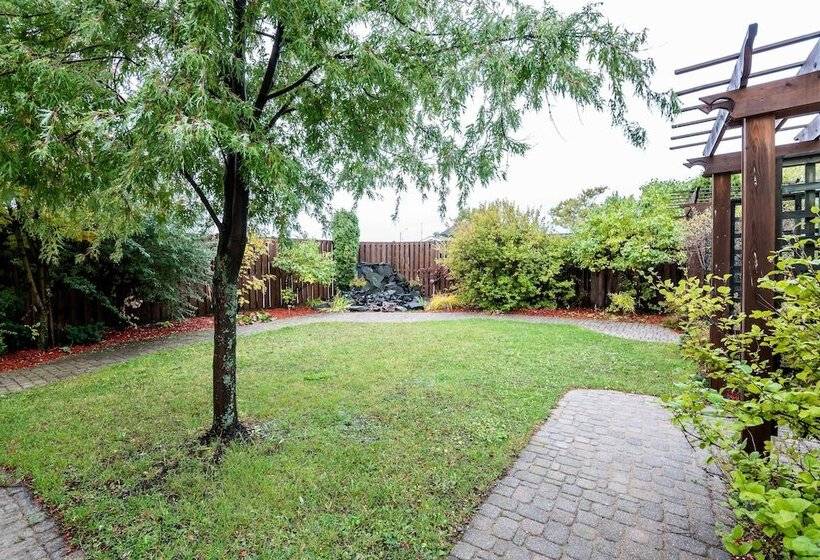 Hotel Ramada By Wyndham Thunder Bay Airlane