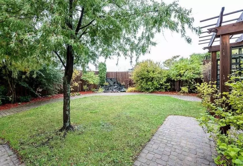 Hotel Ramada By Wyndham Thunder Bay Airlane