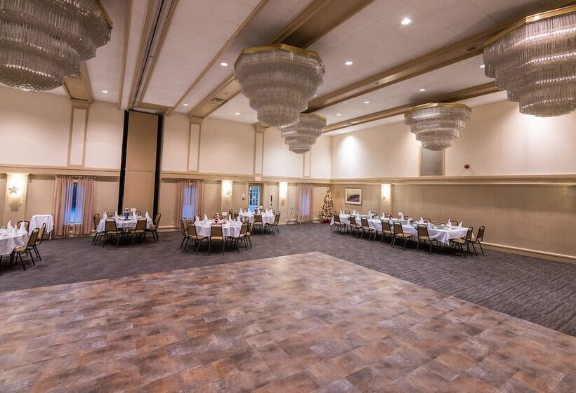 Hotel Ramada By Wyndham Thunder Bay Airlane