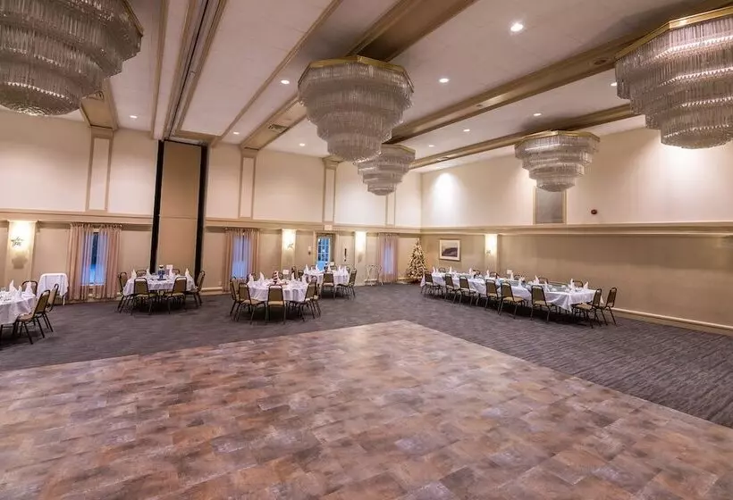 Hotel Ramada By Wyndham Thunder Bay Airlane