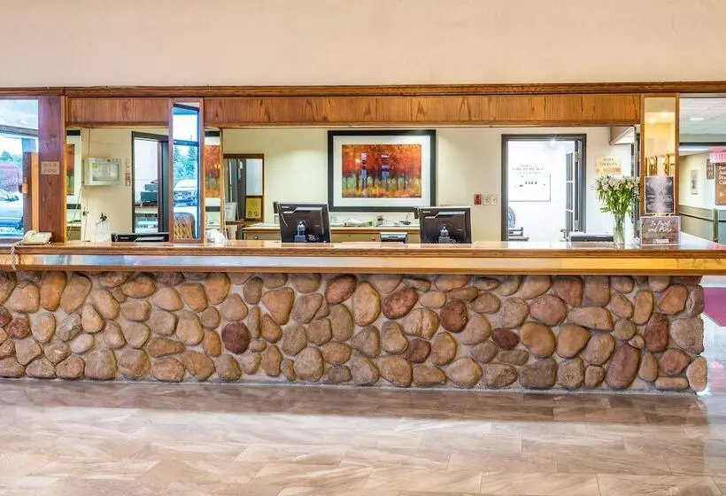 Hotel Ramada By Wyndham Thunder Bay Airlane