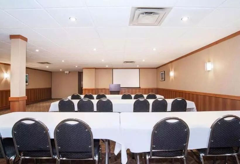 Sandman Hotel Vernon