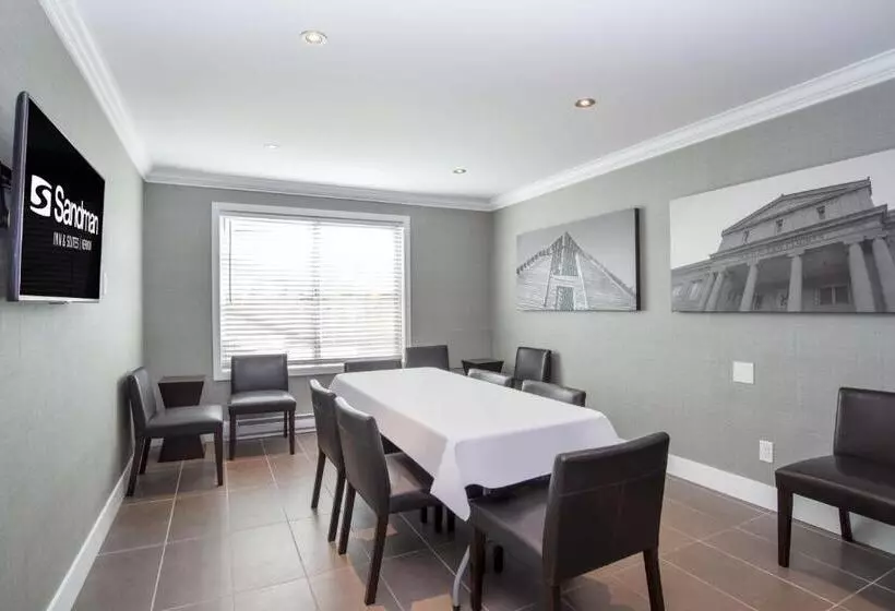 Sandman Hotel Vernon