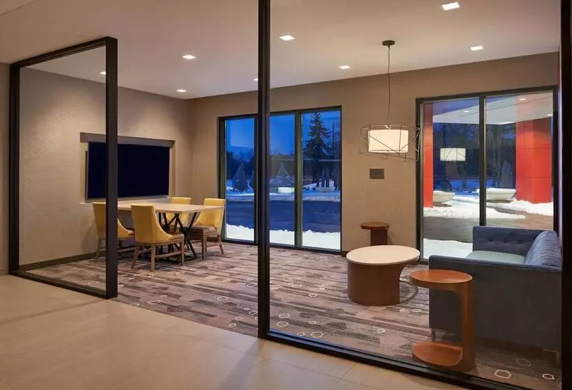 בית מלון כפרי Towneplace Suites By Marriott Oshawa