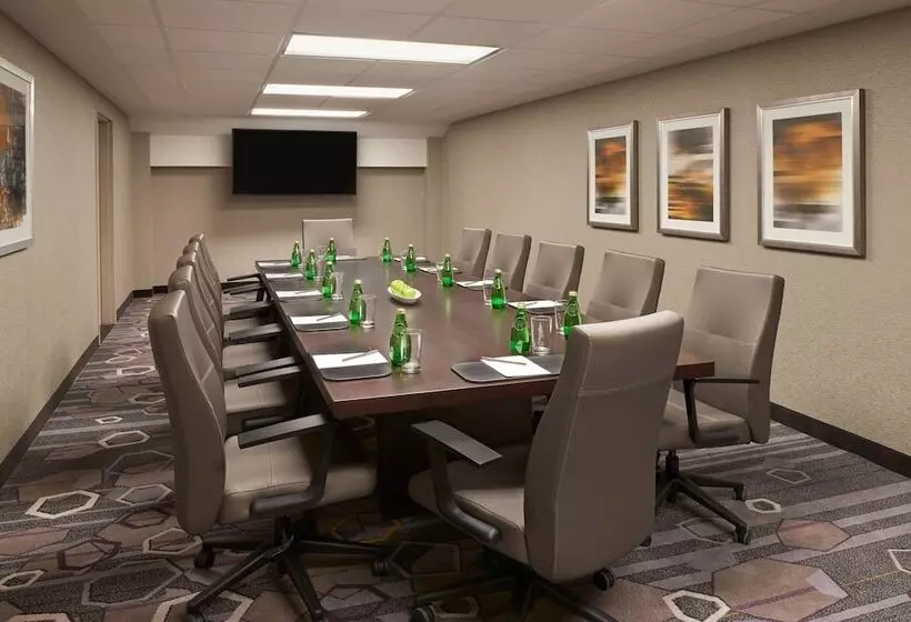 בית מלון כפרי Towneplace Suites By Marriott Oshawa