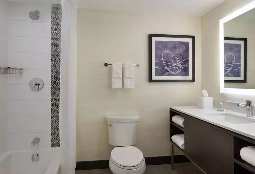 בית מלון כפרי Towneplace Suites By Marriott Oshawa