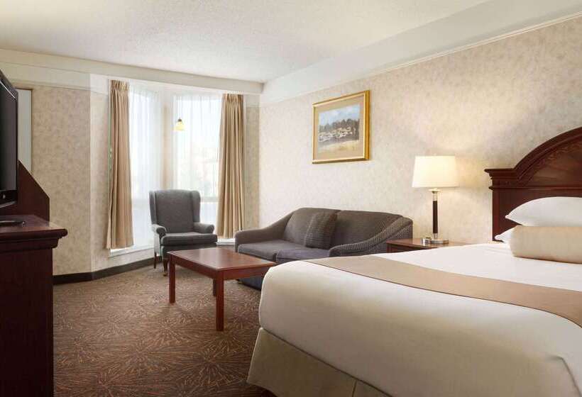 هتل Travelodge By Wyndham Lloydminster