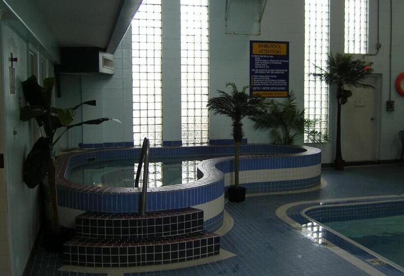 هتل Travelodge By Wyndham Lloydminster