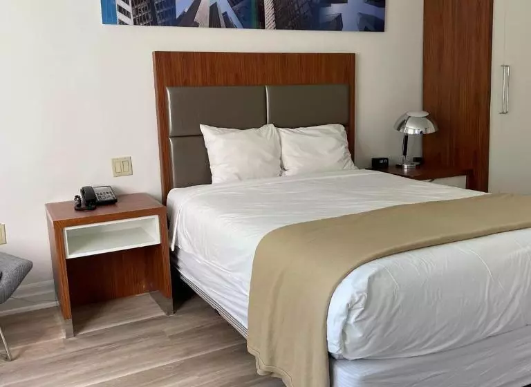 فندق Travelodge By Wyndham Niagara Falls Lundys Lane