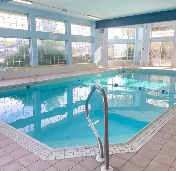 فندق Travelodge By Wyndham Niagara Falls Lundys Lane