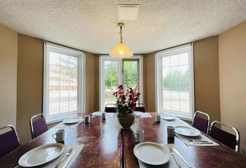 فندق Travelodge By Wyndham Niagara Falls Lundys Lane