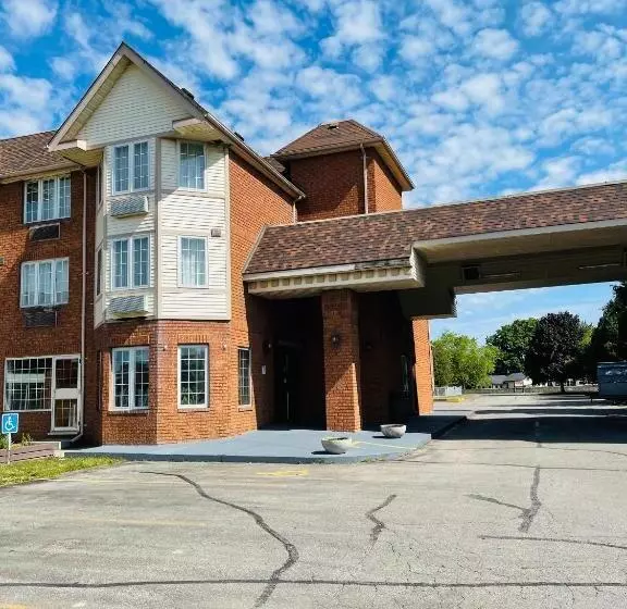 فندق Travelodge By Wyndham Niagara Falls Lundys Lane