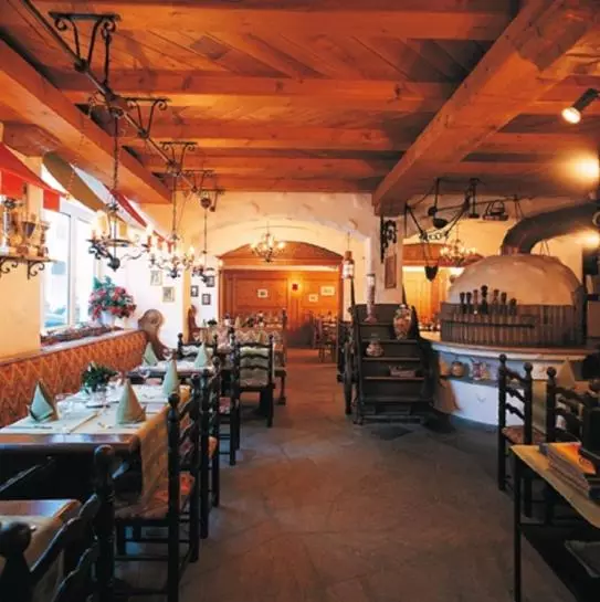 Posthotel Holiday Villa Arosa