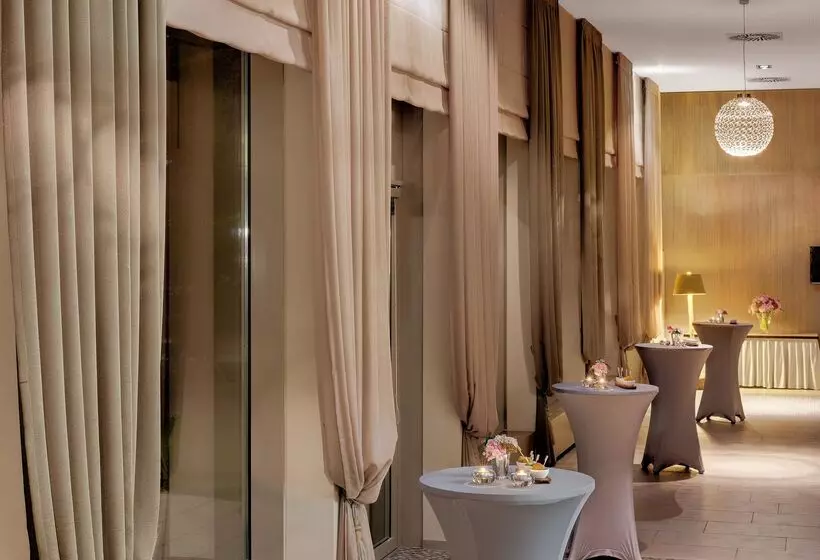 Szálloda Morosani Schweizerhof