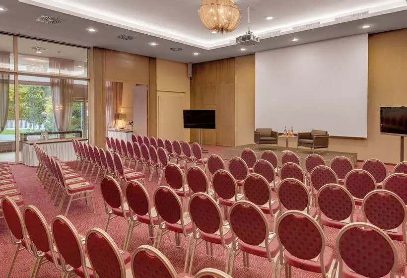 Szálloda Morosani Schweizerhof