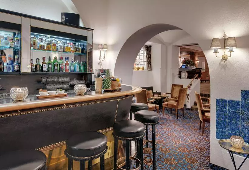 Szálloda Morosani Schweizerhof