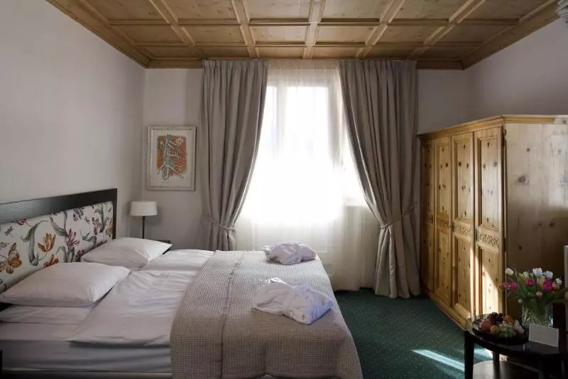 Szálloda Morosani Schweizerhof