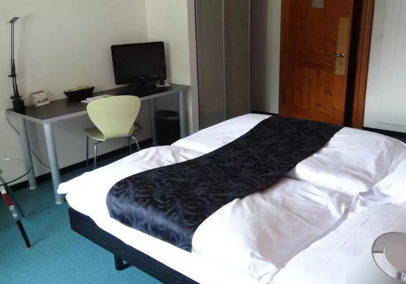 See  Und Seminarhotel Floraalpina Vitznau